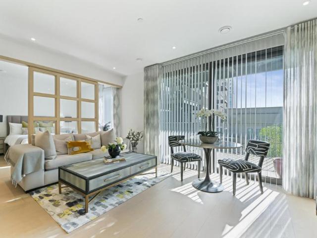 Flat for sale in Nine Elms, Greater London