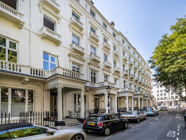 Flat for sale in Bayswater, Greater London