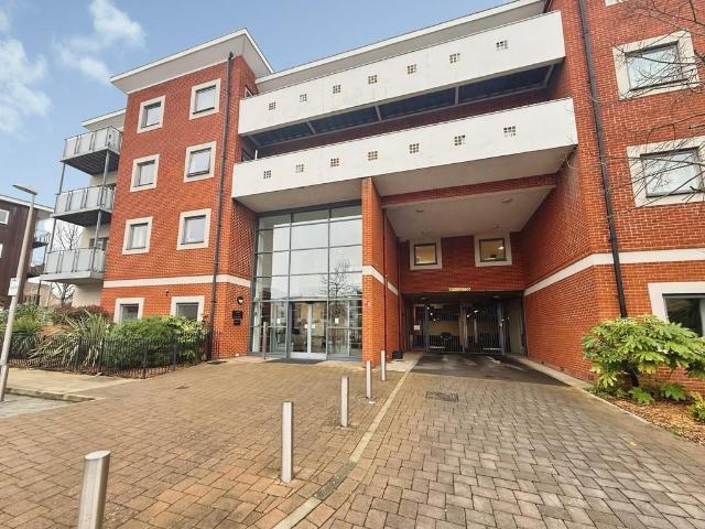 Flat for sale in Whitley, Reading