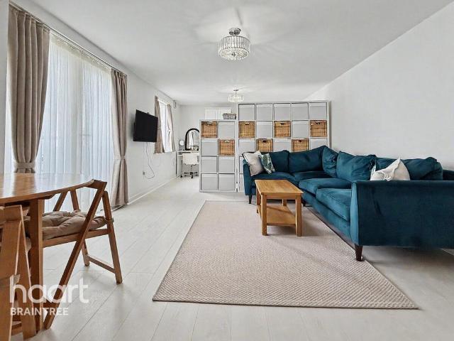 Flat for sale in Bocking, Chipping Hill