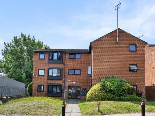 Flat for sale in London Borough of Ealing, Greater London