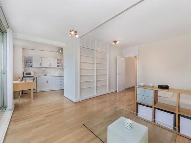 Flat for sale in Saint Giles, Bloomsbury