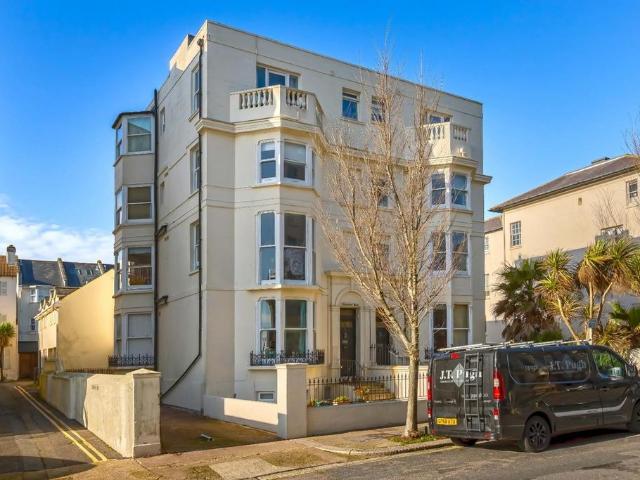 Flat for sale in Brunswick