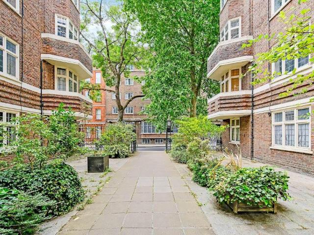 Flat for sale in King's Cross, Greater London