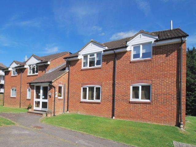 Flat for sale in Chessington, Chessington