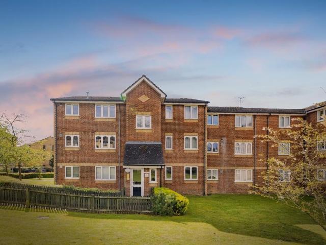 Flat for sale in North Watford, Watford