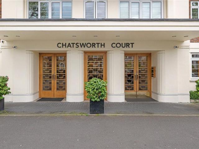 Flat for sale in Earl's Court, Greater London