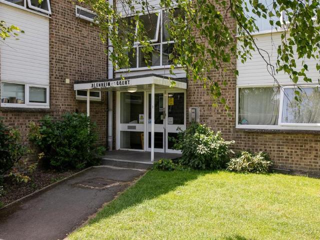 Flat for sale in Vastern, Wiltshire