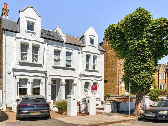 Flat for sale in London Borough of Merton, South Wimbledon