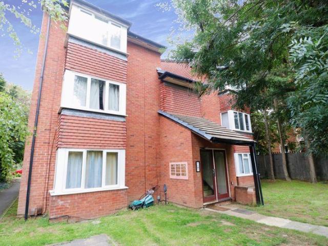 Flat for sale in Slough