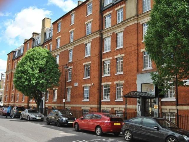 Flat for sale in Paddington, Greater London