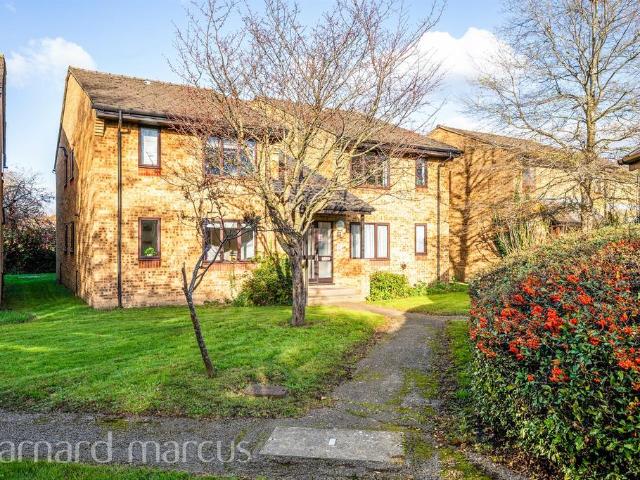 Flat for sale in New Malden, Greater London