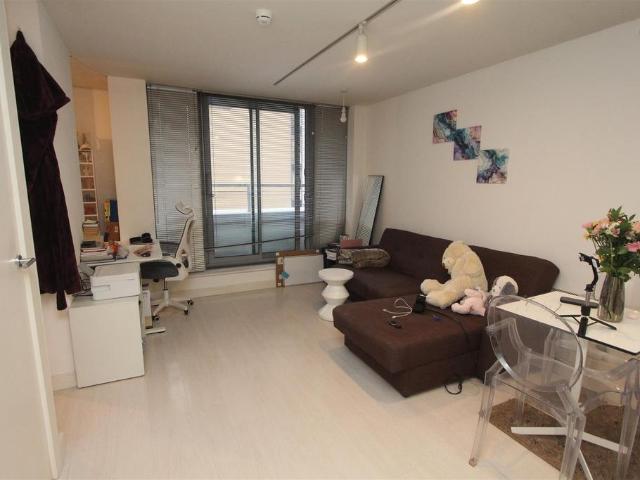 Flat for sale in Holbeck, West Yorkshire