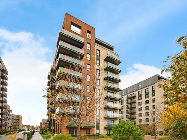 Flat for sale in London Borough of Ealing, Greater London