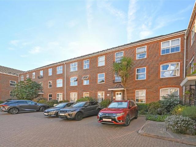 Flat for sale in Bell Green, Greater London