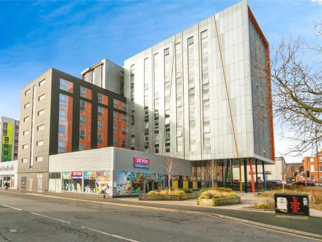 Flat for sale in Islington, Calderstones