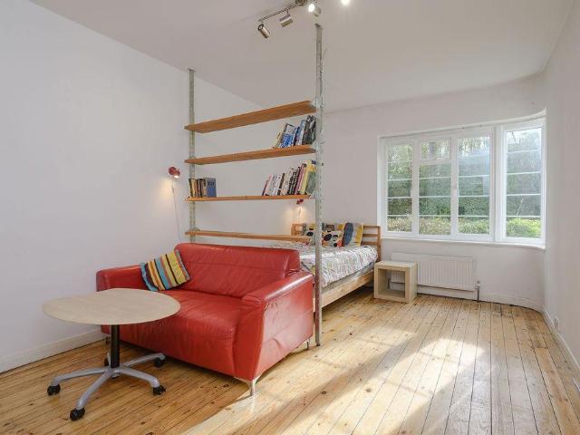 Flat for sale in London Borough of Merton, Raynes Park