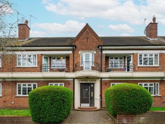 Flat for sale in Putney, Greater London