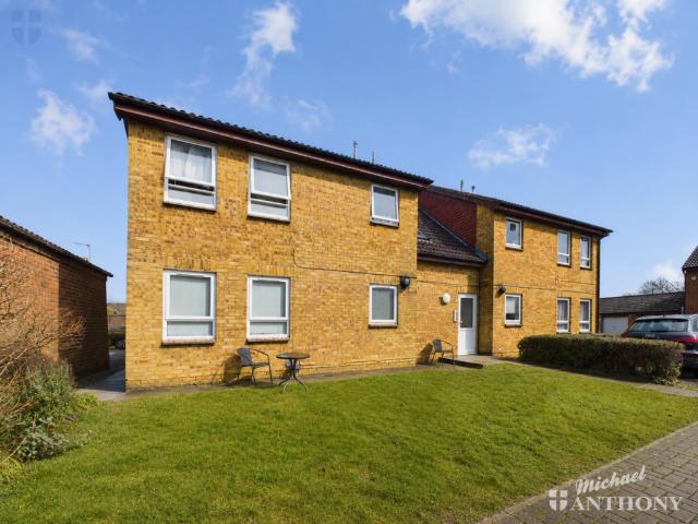 Flat for sale in Coppice, Aylesbury