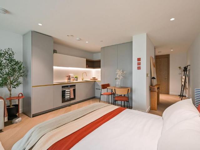 Flat for sale in Greenwich Peninsula, Greater London