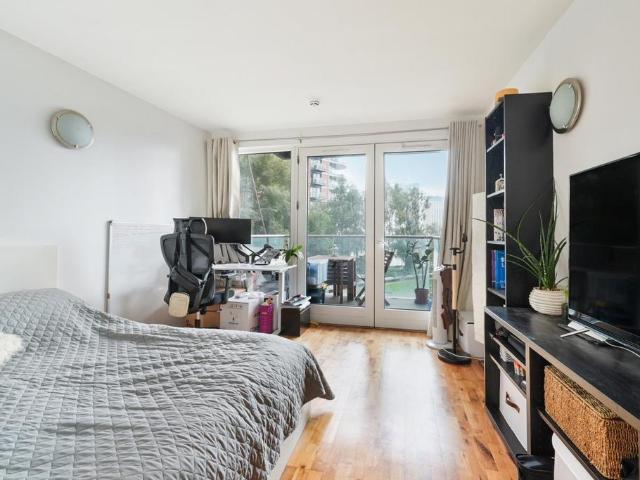 Flat for sale in New Providence Wharf, Greater London