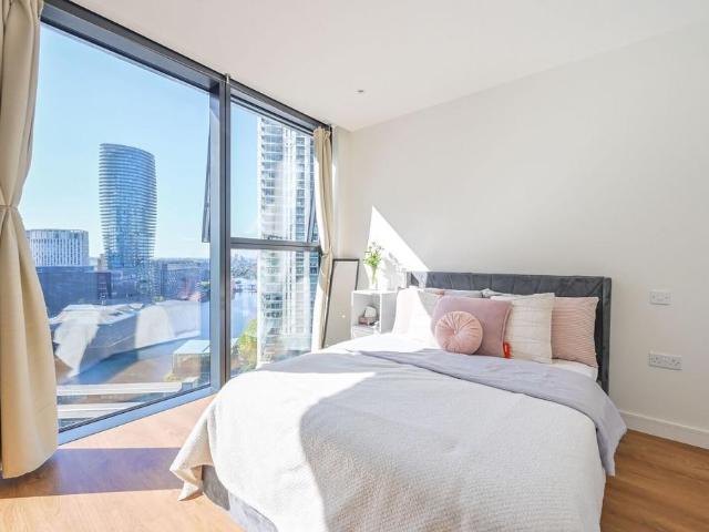 Flat for sale in London Borough of Tower Hamlets, Greater London