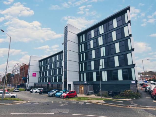 Flat for sale in Calderstones