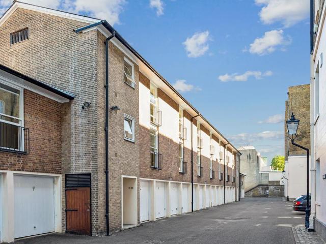 Flat for sale in Fitzrovia, Greater London