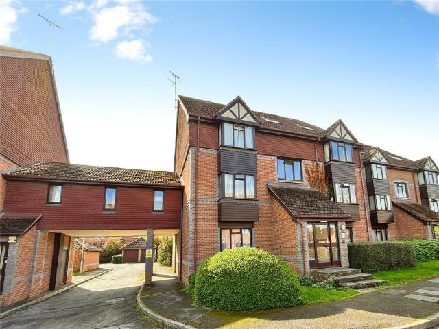 Flat for sale in Dee Park, Reading