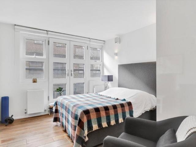Flat for sale in Kentish Town, Greater London