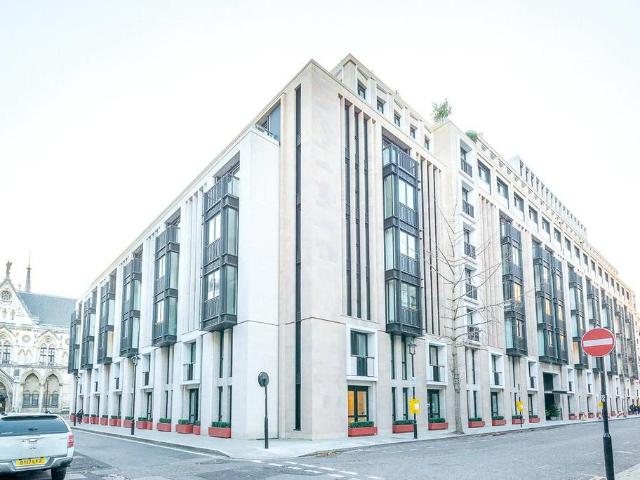 Flat for sale in St Clement Danes, Greater London