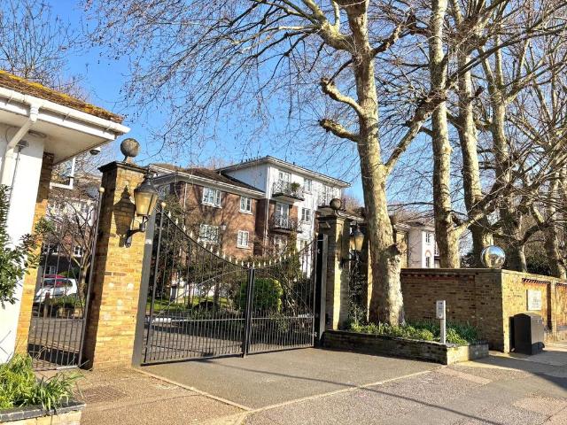 Flat for sale in West Kensington, Greater London