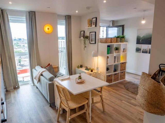 Flat for sale in Shepherd's Bush, Greater London
