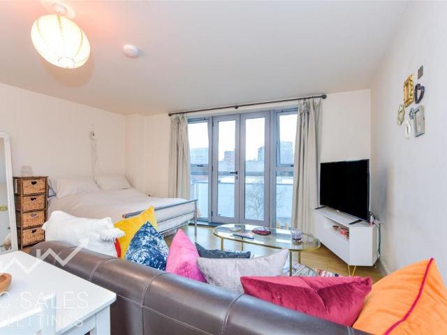 Flat for sale in City Centre, South Yorkshire