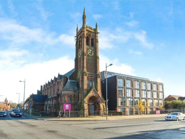 Flat for sale in Kensington, Calderstones