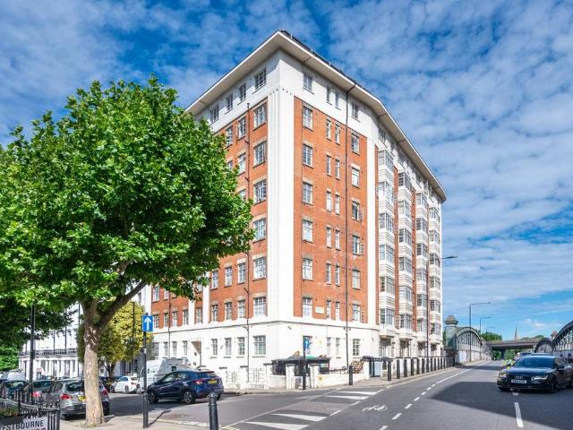 Flat for sale in Bayswater, Greater London