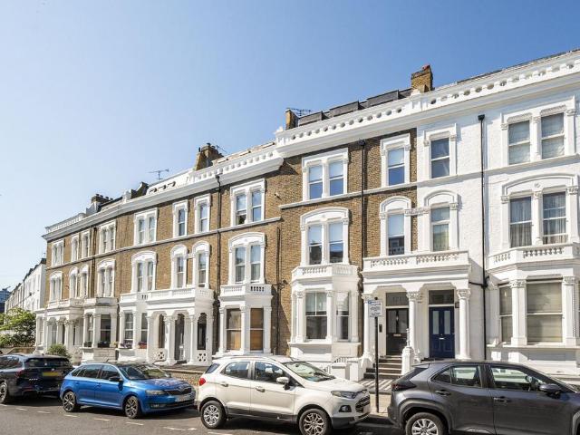 Flat for sale in Brook Green, Greater London