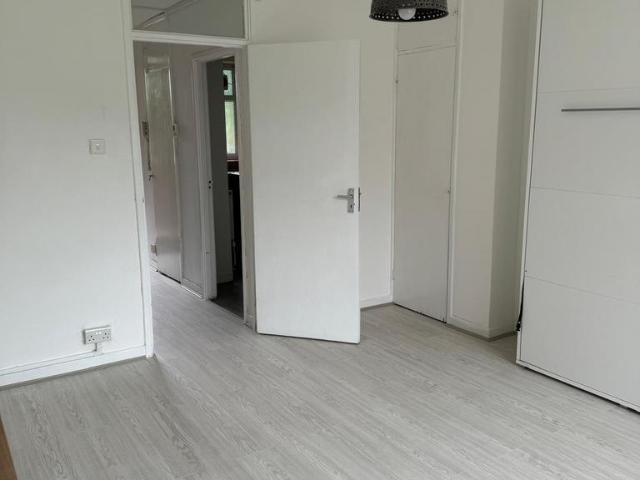 Flat for sale in Stamford Hill, Greater London