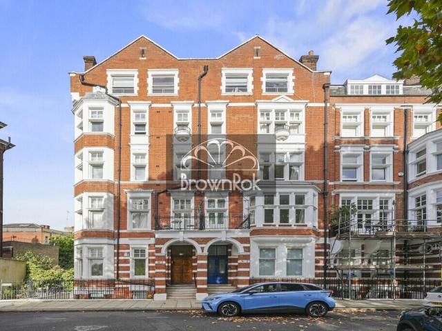 Flat for sale in Royal Borough of Kensington and Chelsea, Greater London