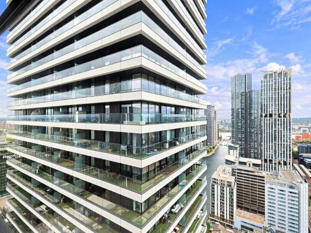 Flat for sale in Canary Wharf, Greater London