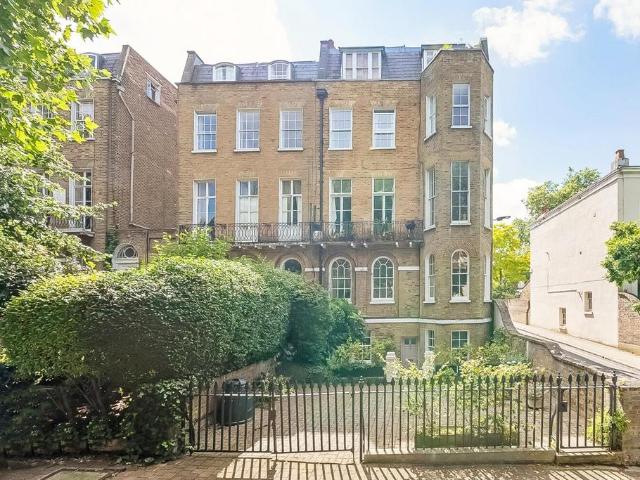 Flat for sale in Camberwell, Greater London