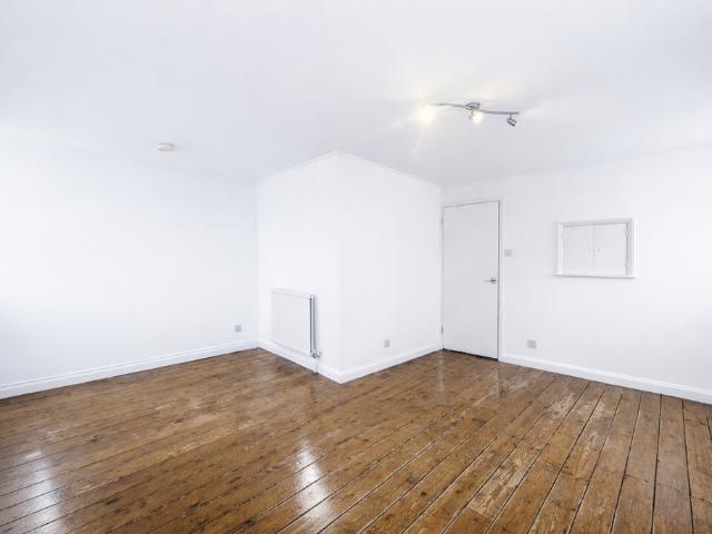 Flat for sale in Putney, Greater London