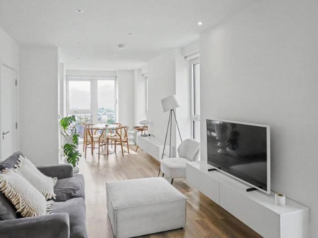 Flat for sale in Shepherd's Bush, Greater London