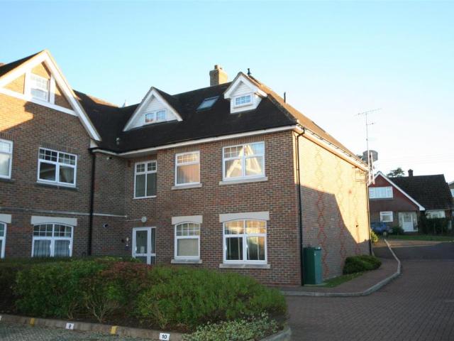 Flat for sale in Perryfields, West Sussex