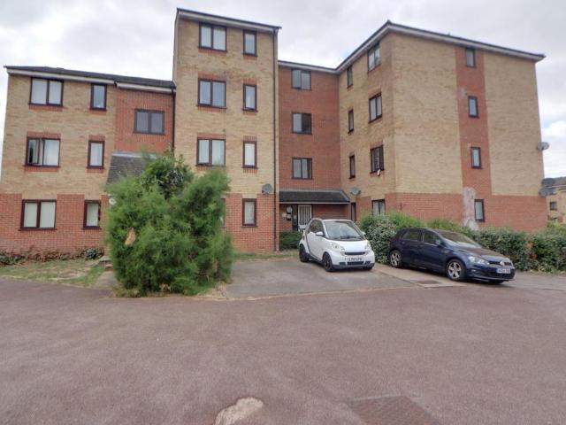 Flat for sale in Fishers Green, Shephall