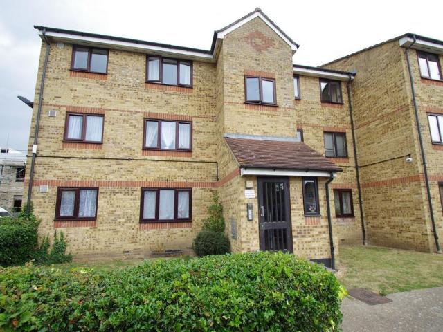 Flat for sale in Holywell Estate, North Watford