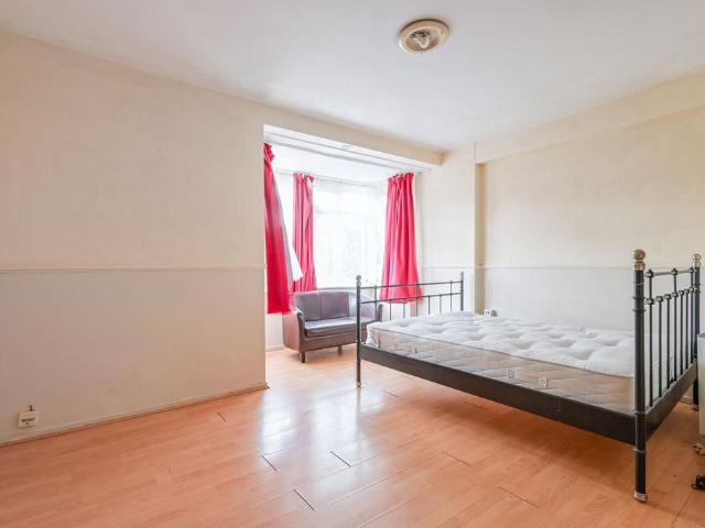 Flat for sale in Isle Of Dogs, Isle Of Man