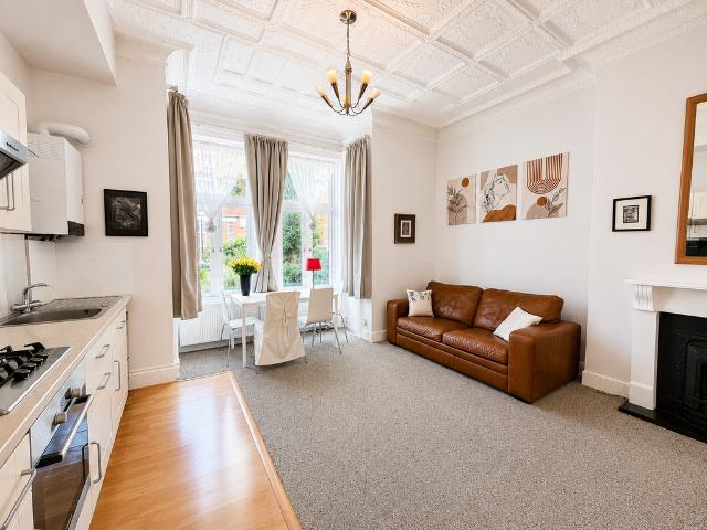 Flat for sale in West Hampstead, Greater London