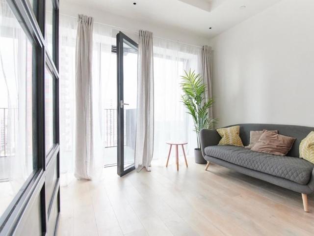 Flat for sale in London City Island, Blackwall