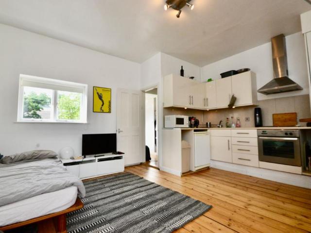 Flat for sale in Camberwell, Greater London